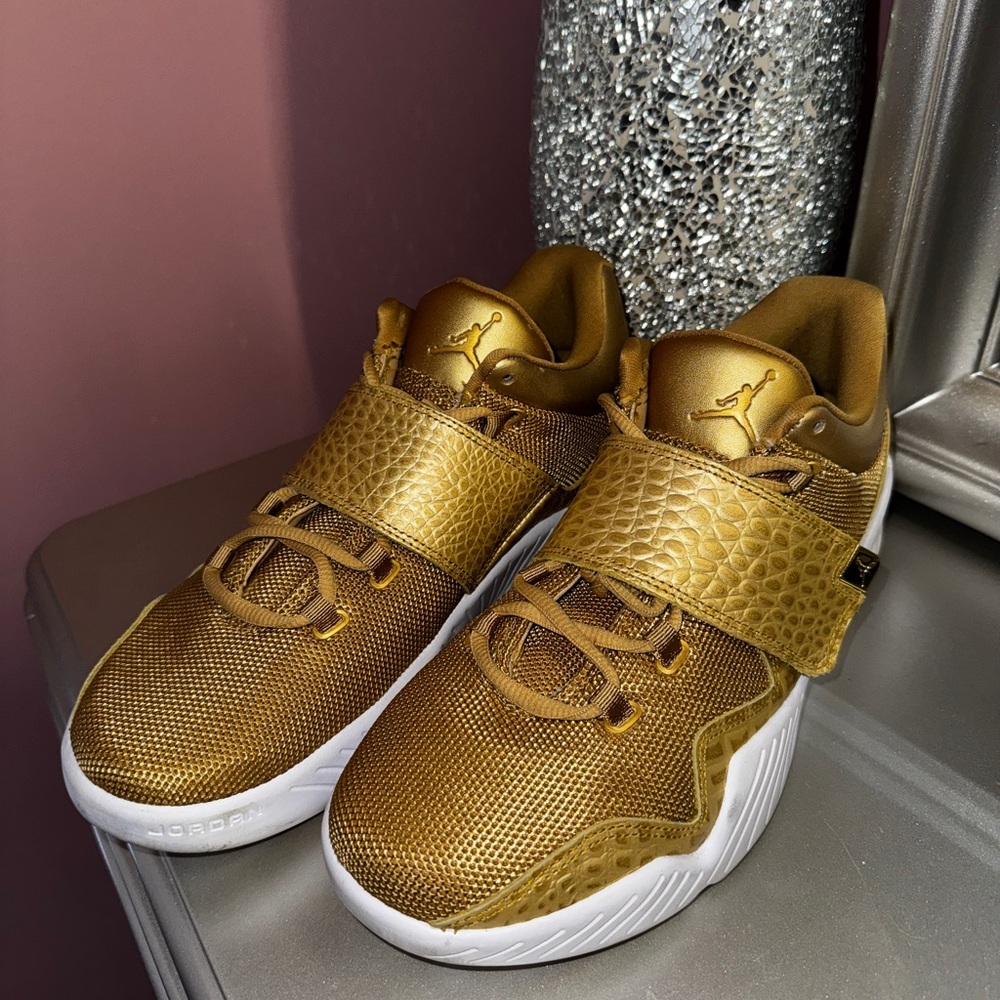 Women's Jordan's | Gold